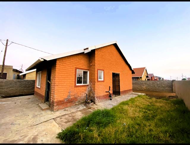 2 BEDROOM HOUSE FOR SALE IN EVATON WEST